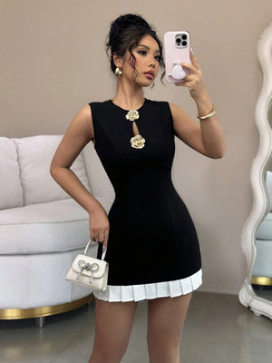 Nuevo vestido ajustado mini ceñido de cuello redondo a la cintura, con dobladillo plisado bicolor elástico, de estilo preppy