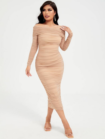 Image of Vestido de mujer con hombros descubiertos y malla fruncida Vestido bodycon